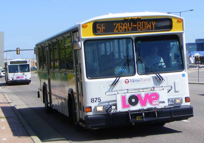 Metro Transit Gillig Phantom 875